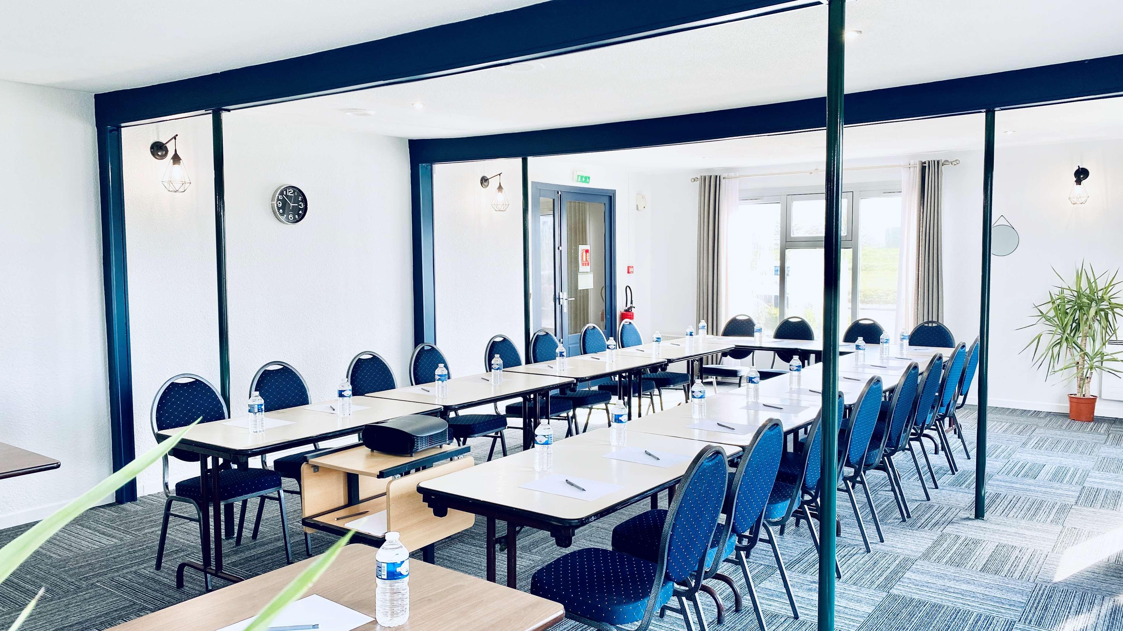 Hotel Restaurant Kyriad De Peronne Экстерьер фото