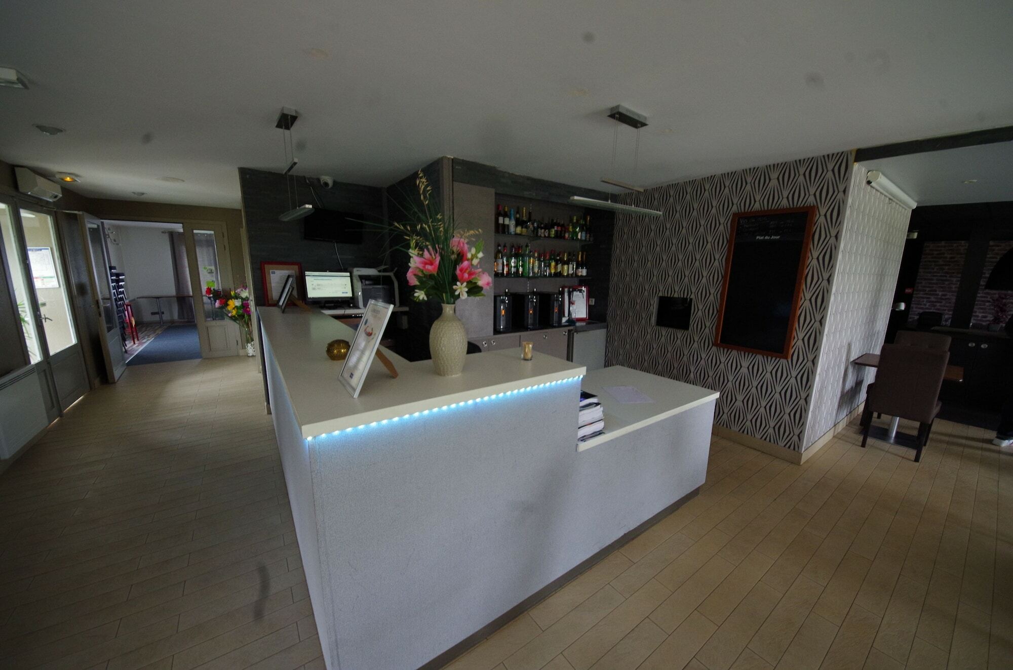Hotel Restaurant Kyriad De Peronne Экстерьер фото