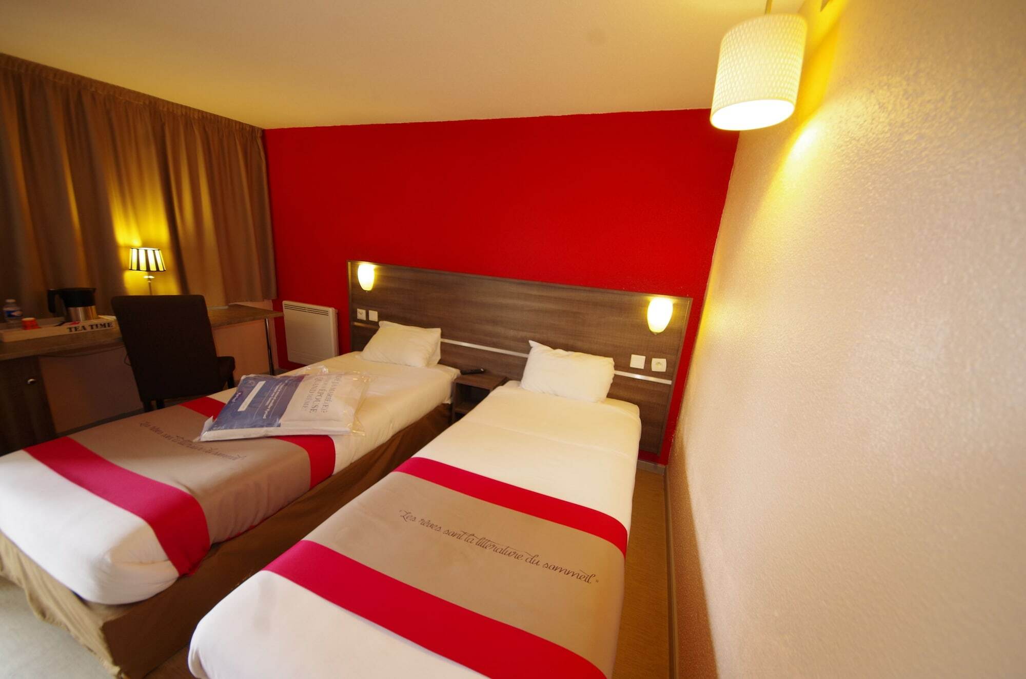 Hotel Restaurant Kyriad De Peronne Экстерьер фото